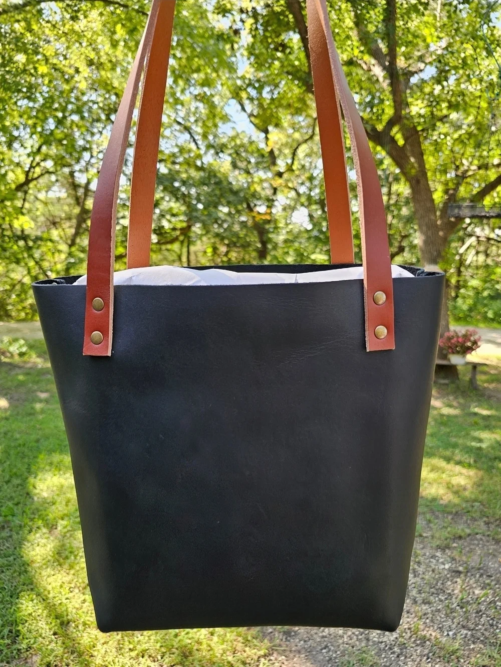 NWT AP Portland Leather Goods Small Classic Black Tote with Tan Handles(Tandles)